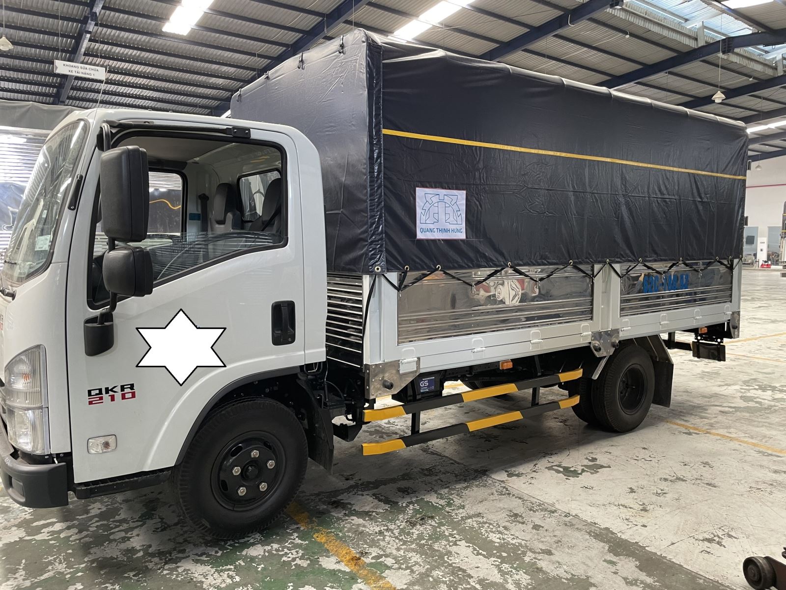  xe tải Isuzu QKR 210 thùng mui bạt