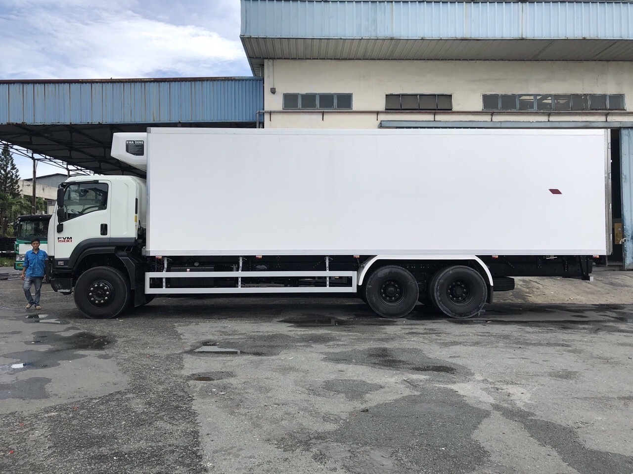 Xe tải Isuzu FVM 1500 15 tấn